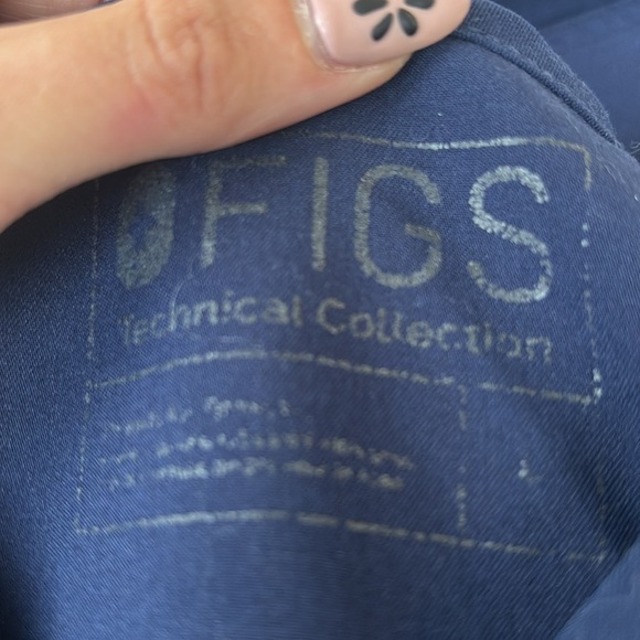 figs scrubs set // size L. cargo pant + one pocket top - Picture 3 of 5